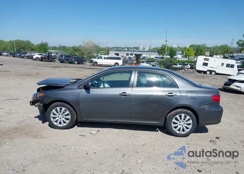 2013 Toyota Corolla Le z USA, uszkodzony, nr VIN 2T1BU4EE3DC059127
